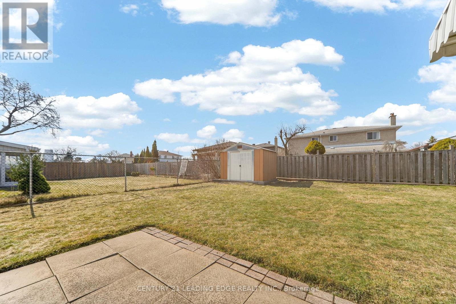 36 LAWNMERE CRESCENT - 40