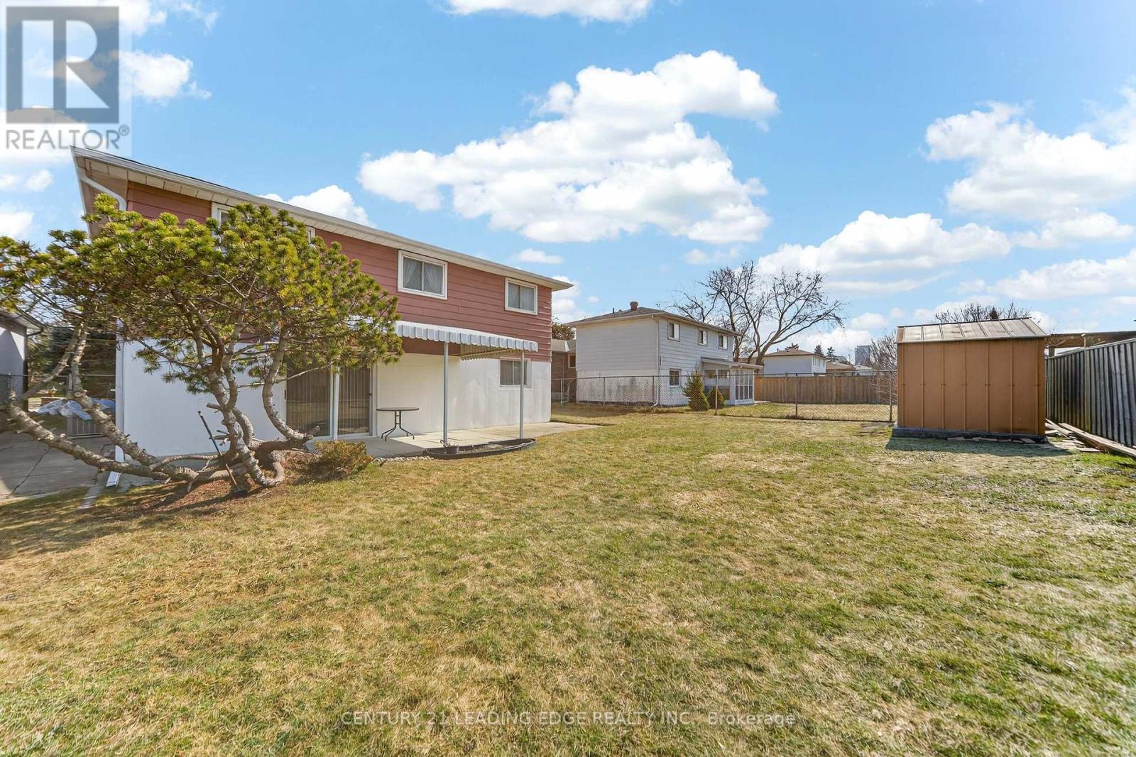 36 LAWNMERE CRESCENT - 37