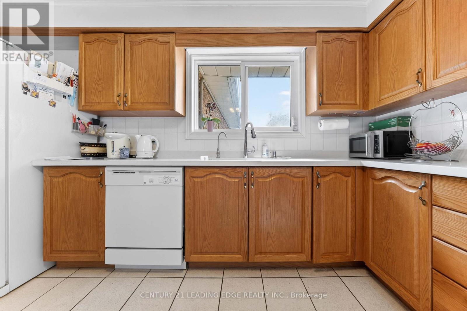 36 LAWNMERE CRESCENT - 5