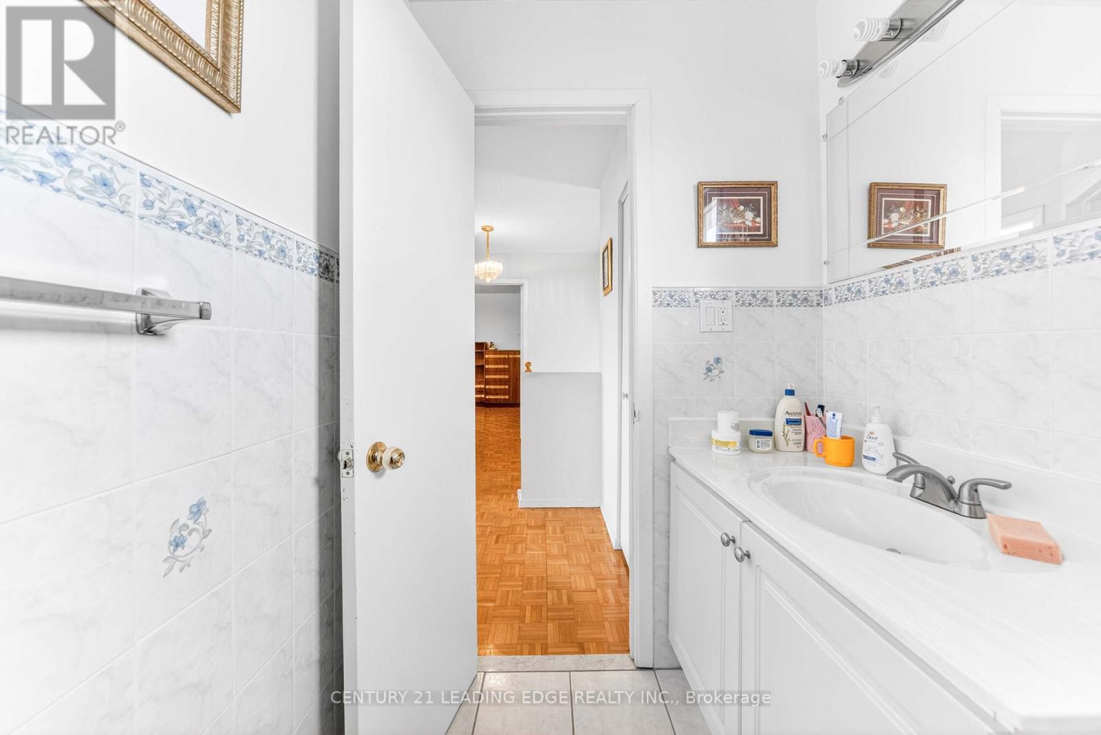36 LAWNMERE CRESCENT - 30
