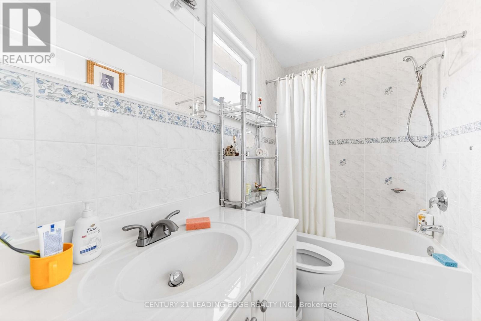 36 LAWNMERE CRESCENT - 29