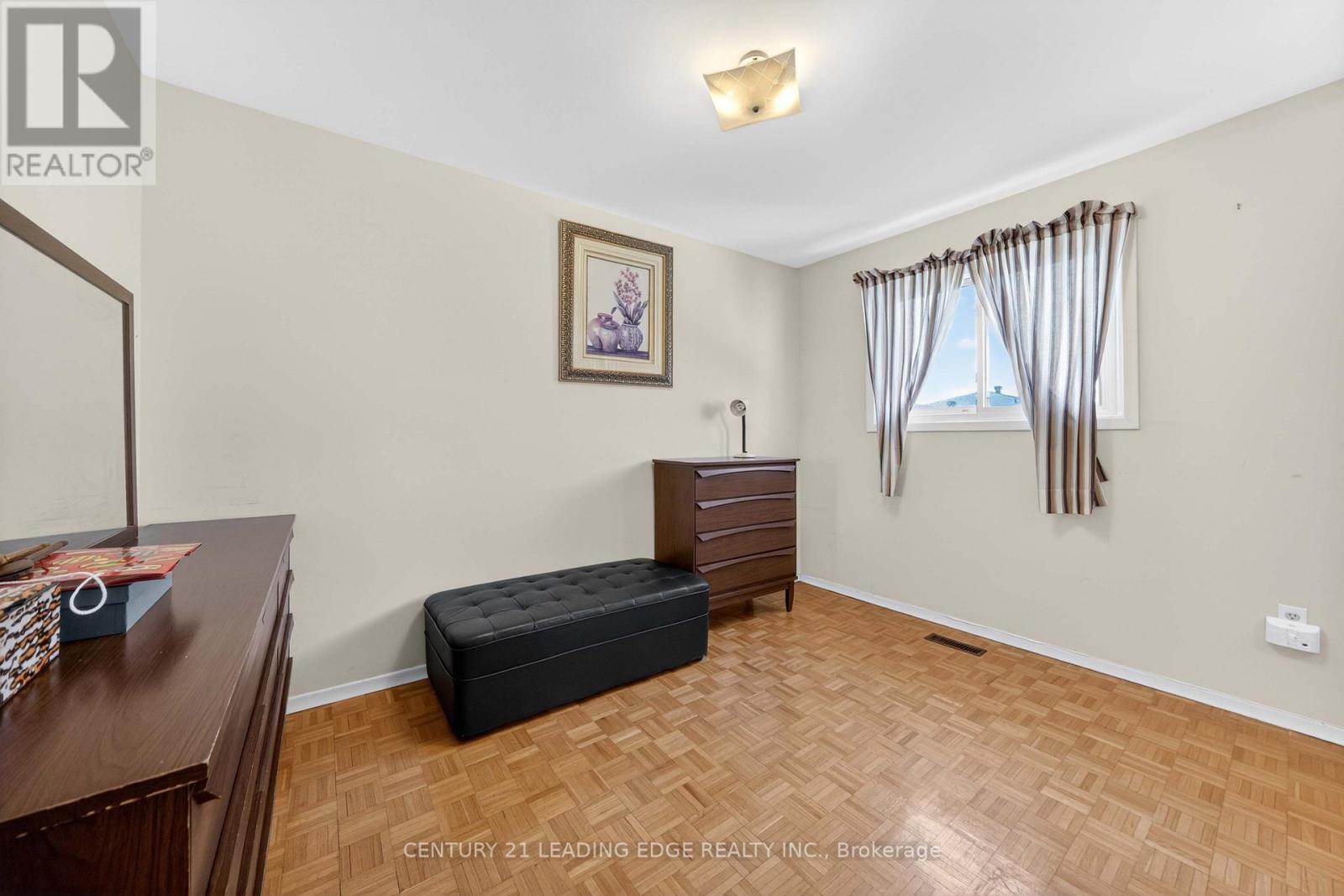 36 LAWNMERE CRESCENT - 27