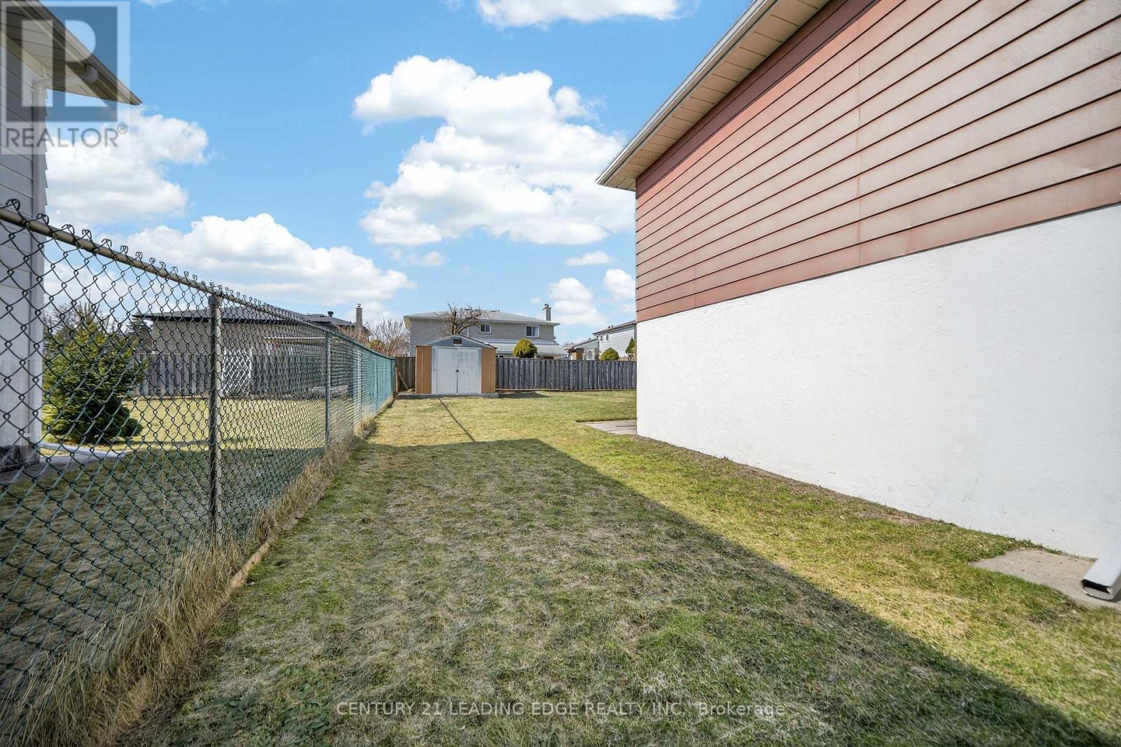 36 LAWNMERE CRESCENT - 34