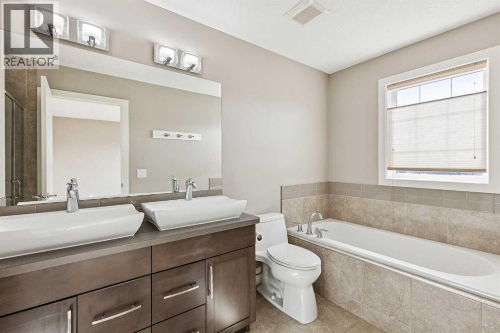 Single Family House for Sale in  Quarry Park Boulevard SE Douglasdale/Glen Calgary 