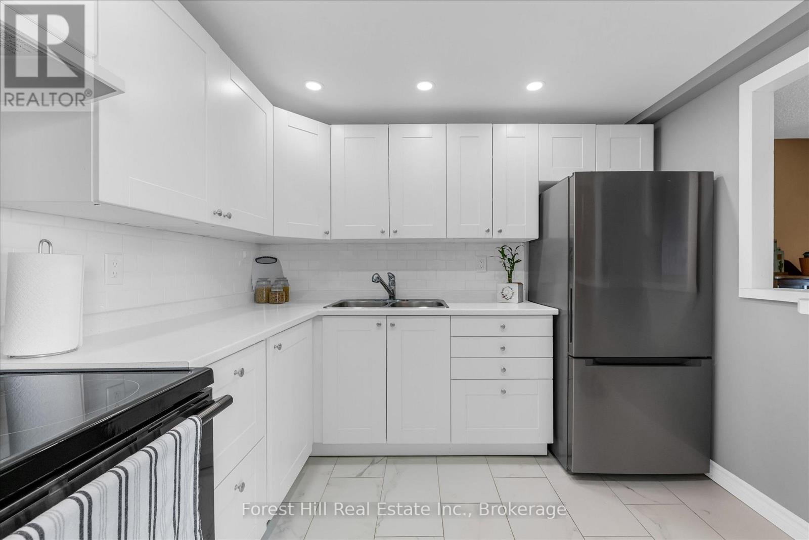 #502 20 SPEERS ROAD - 9