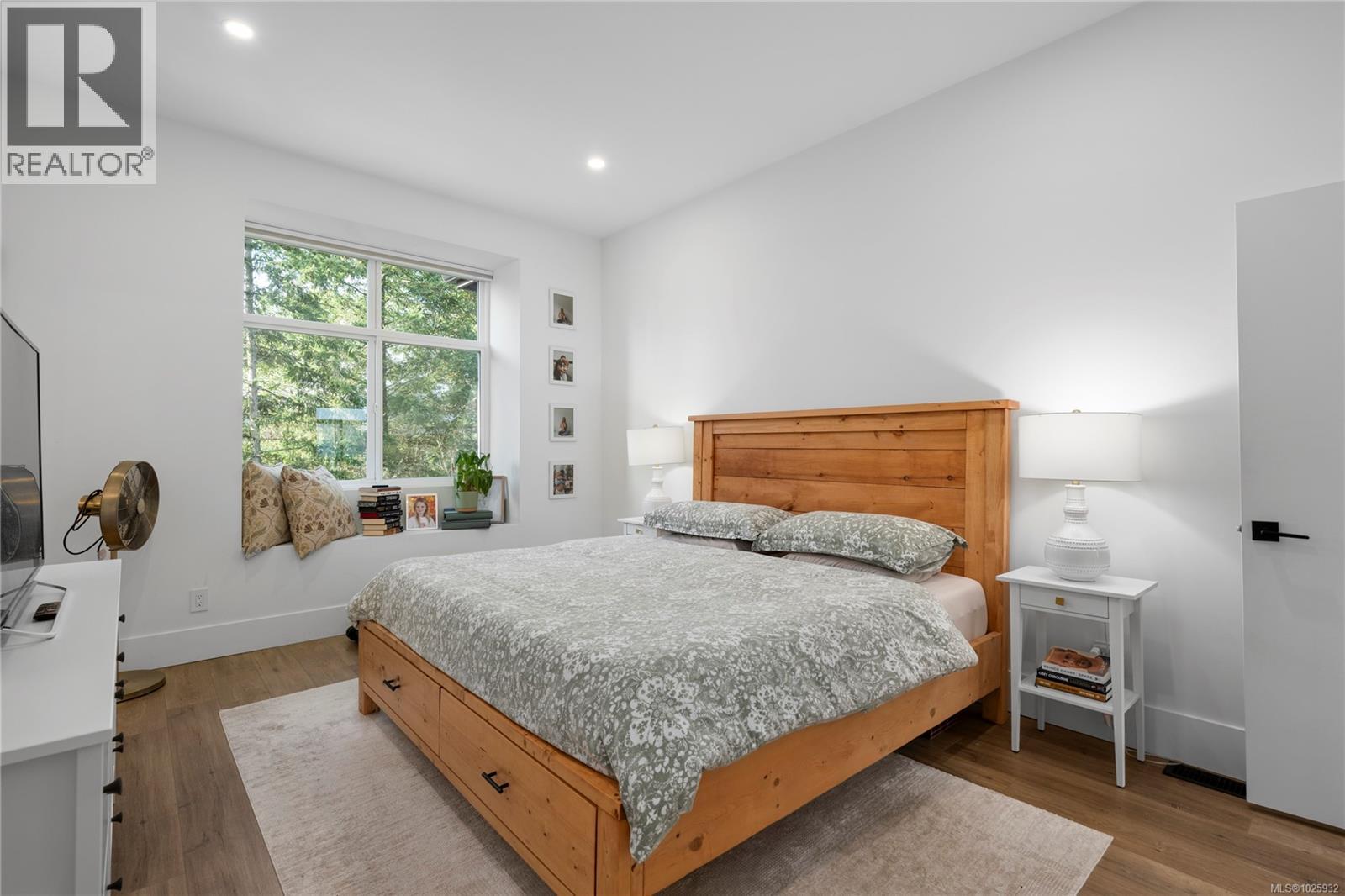 984 HARBOUR VIEW ST - 14