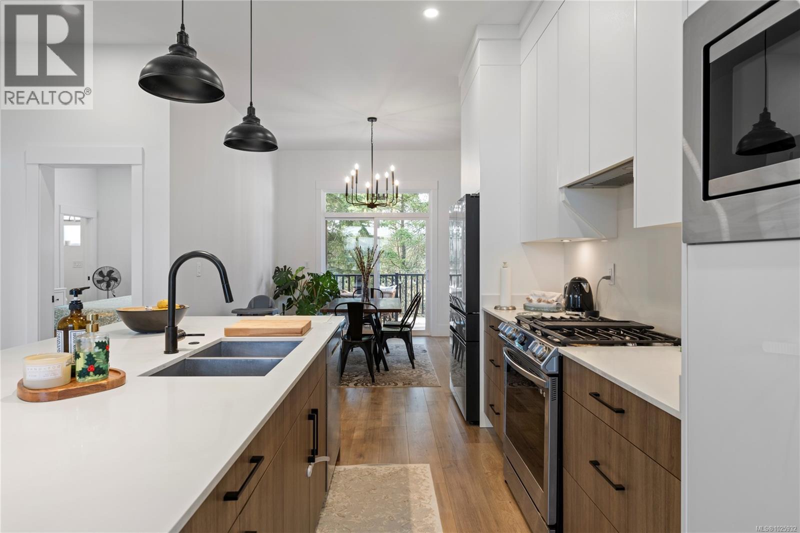 984 HARBOUR VIEW ST - 5