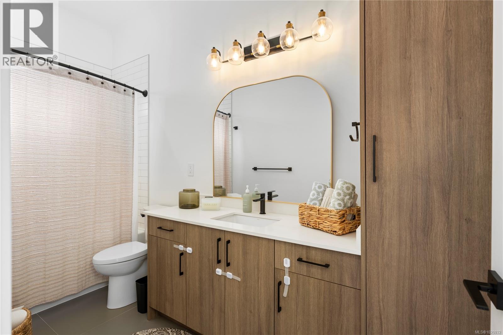 984 HARBOUR VIEW ST - 15