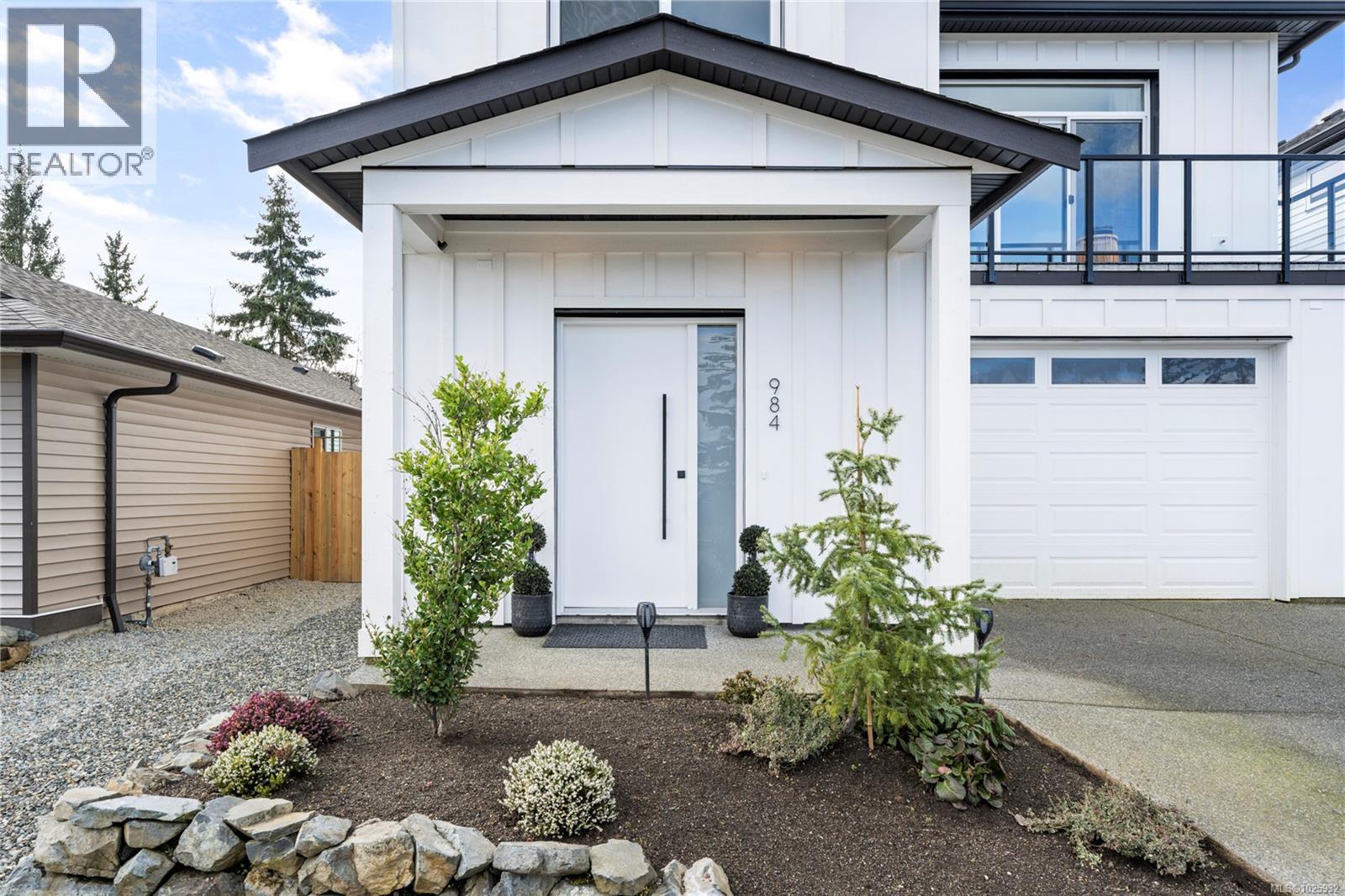 984 HARBOUR VIEW ST - Image 2