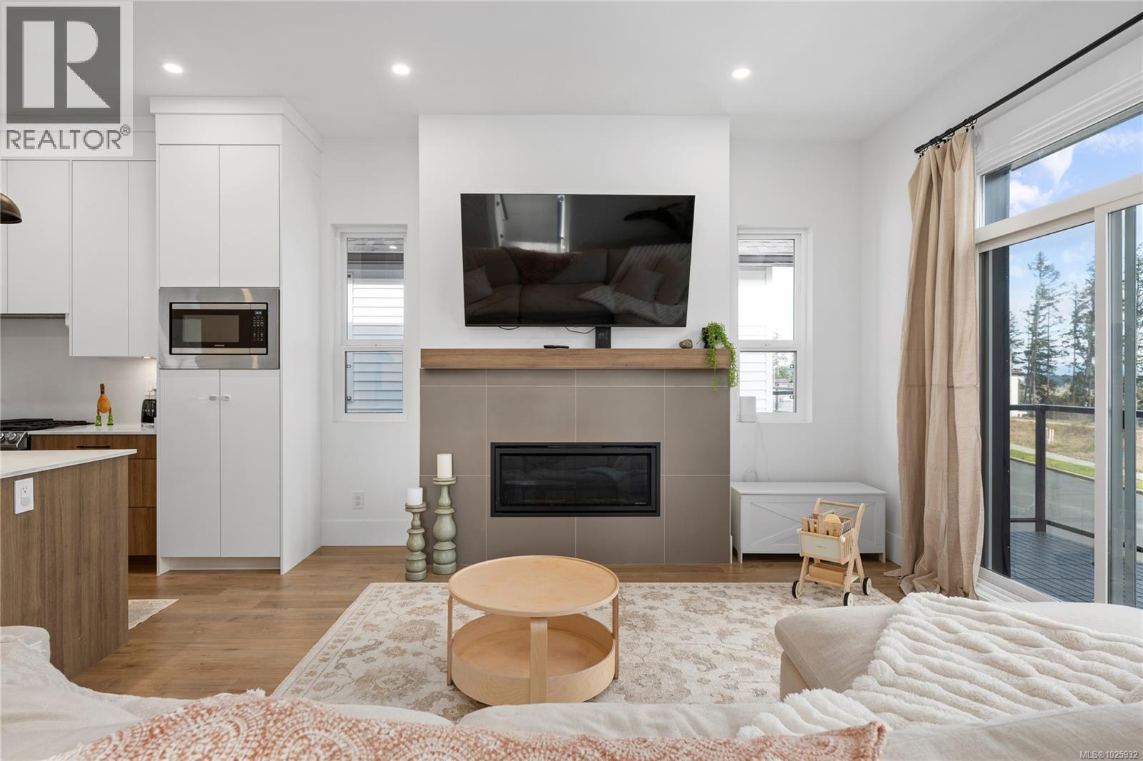 984 HARBOUR VIEW ST - 10