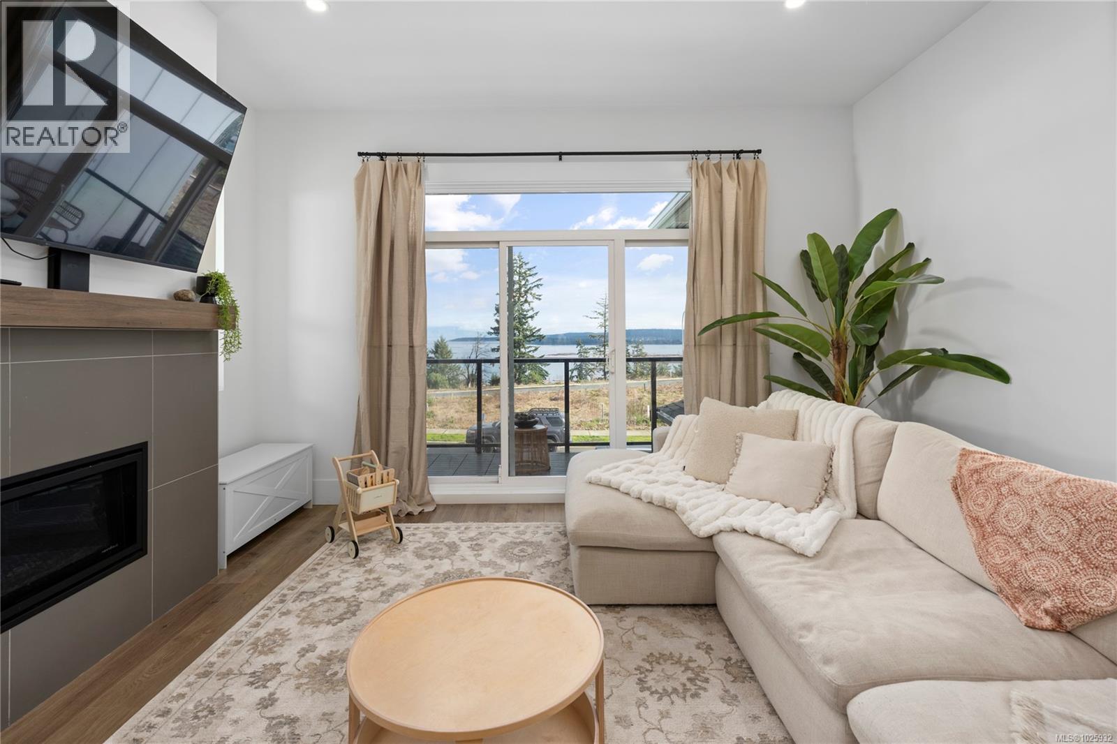 984 HARBOUR VIEW ST - 11