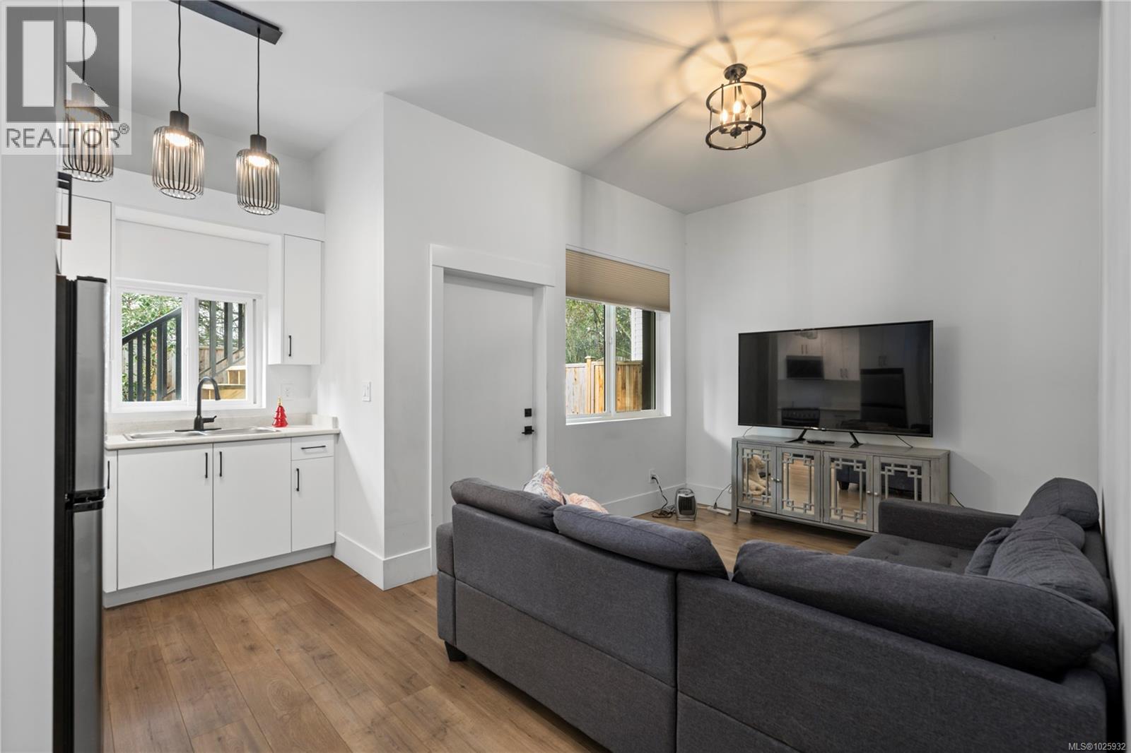 984 HARBOUR VIEW ST - 36