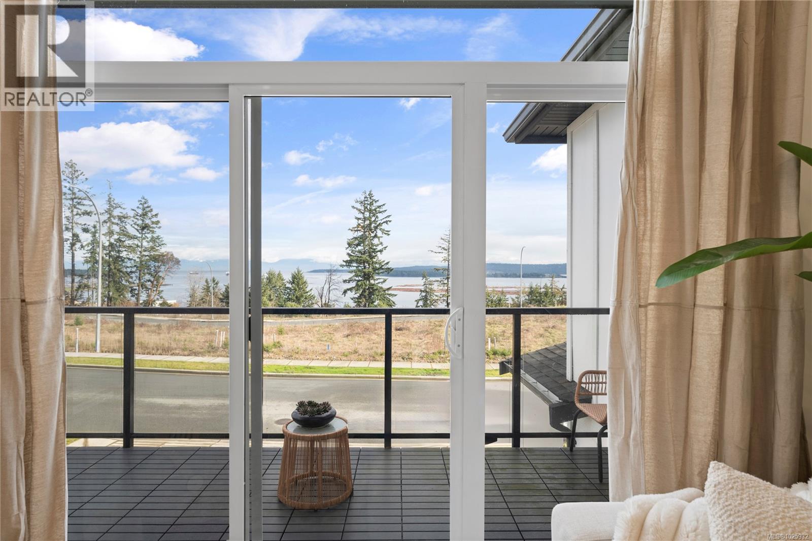 984 HARBOUR VIEW ST - 12