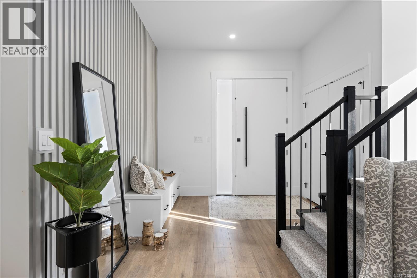 984 HARBOUR VIEW ST - 23