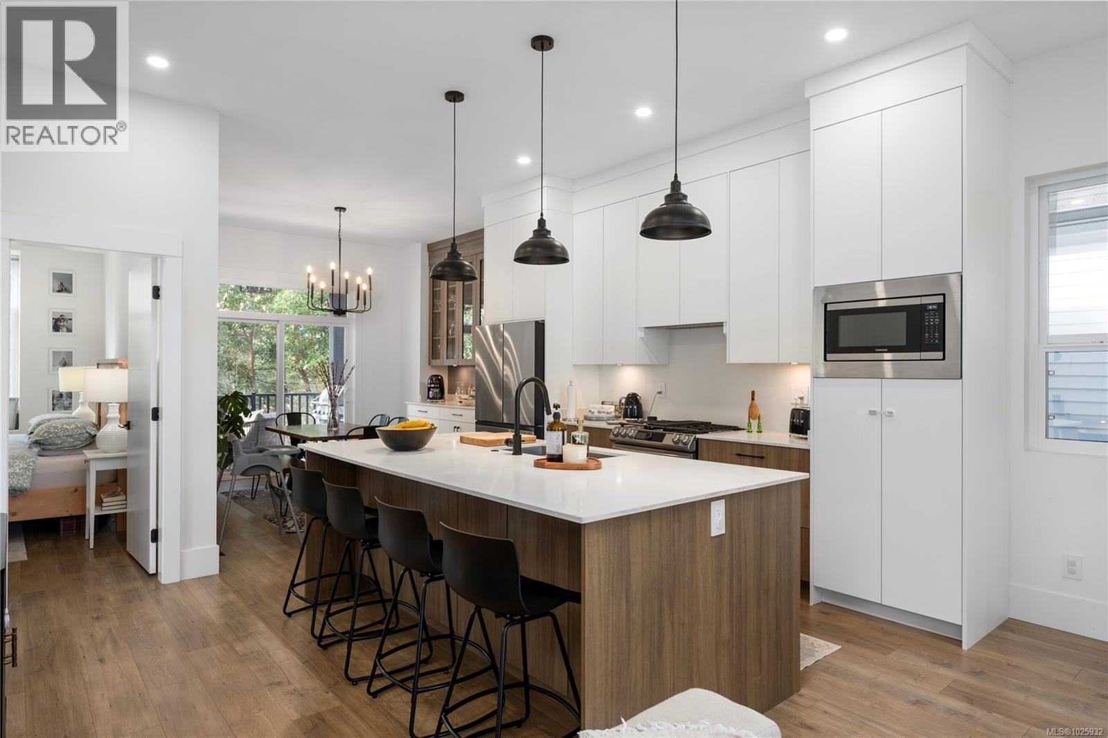 984 HARBOUR VIEW ST - Image 3