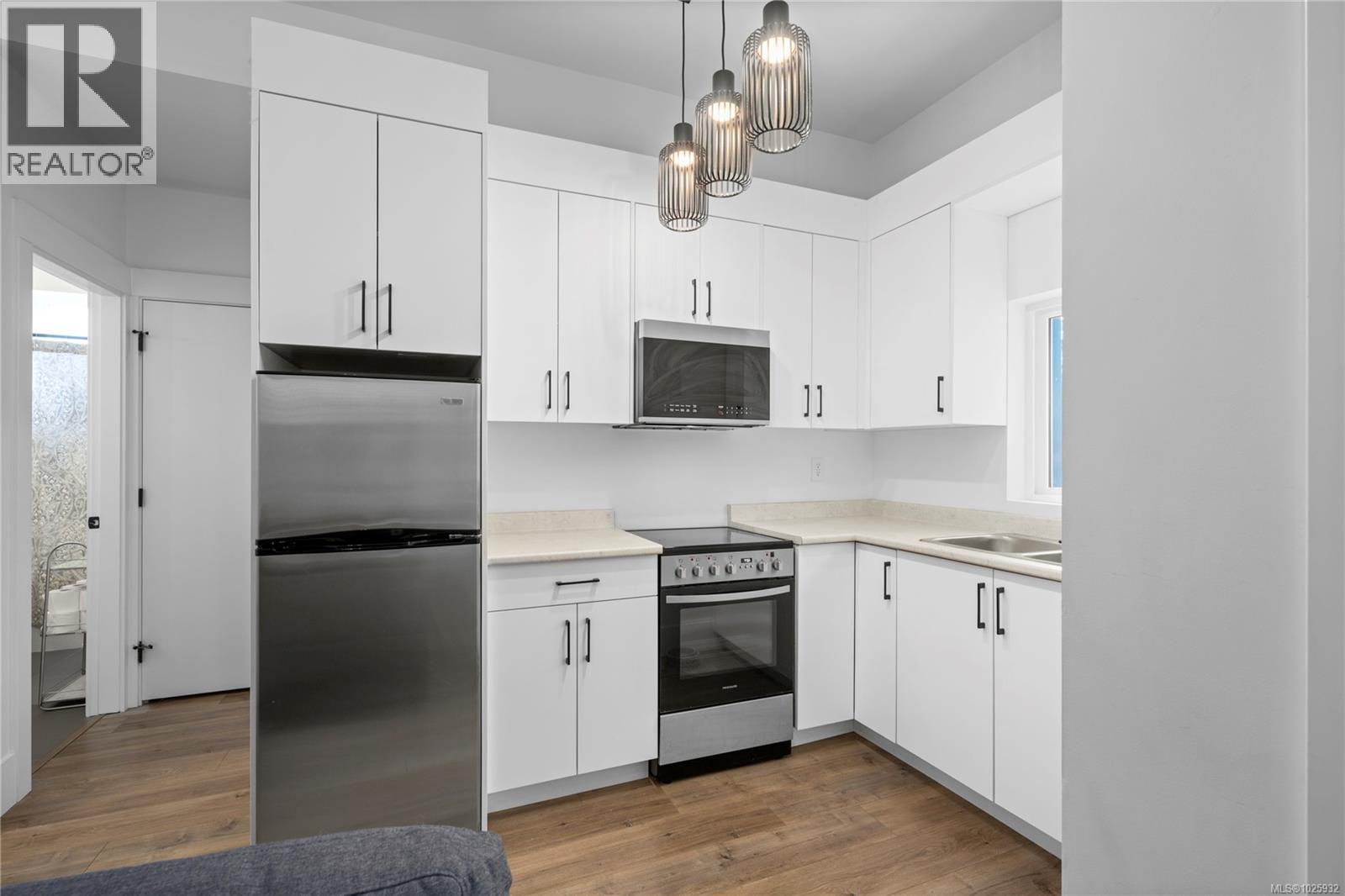 984 HARBOUR VIEW ST - 38