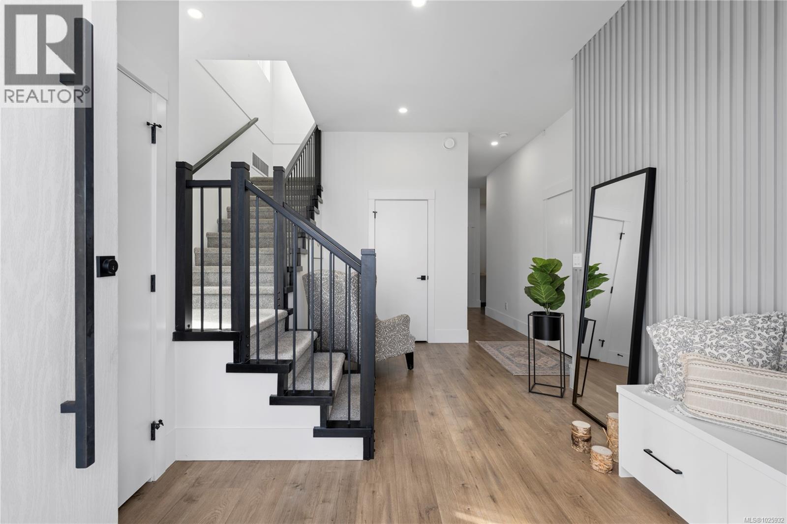 984 HARBOUR VIEW ST - 22