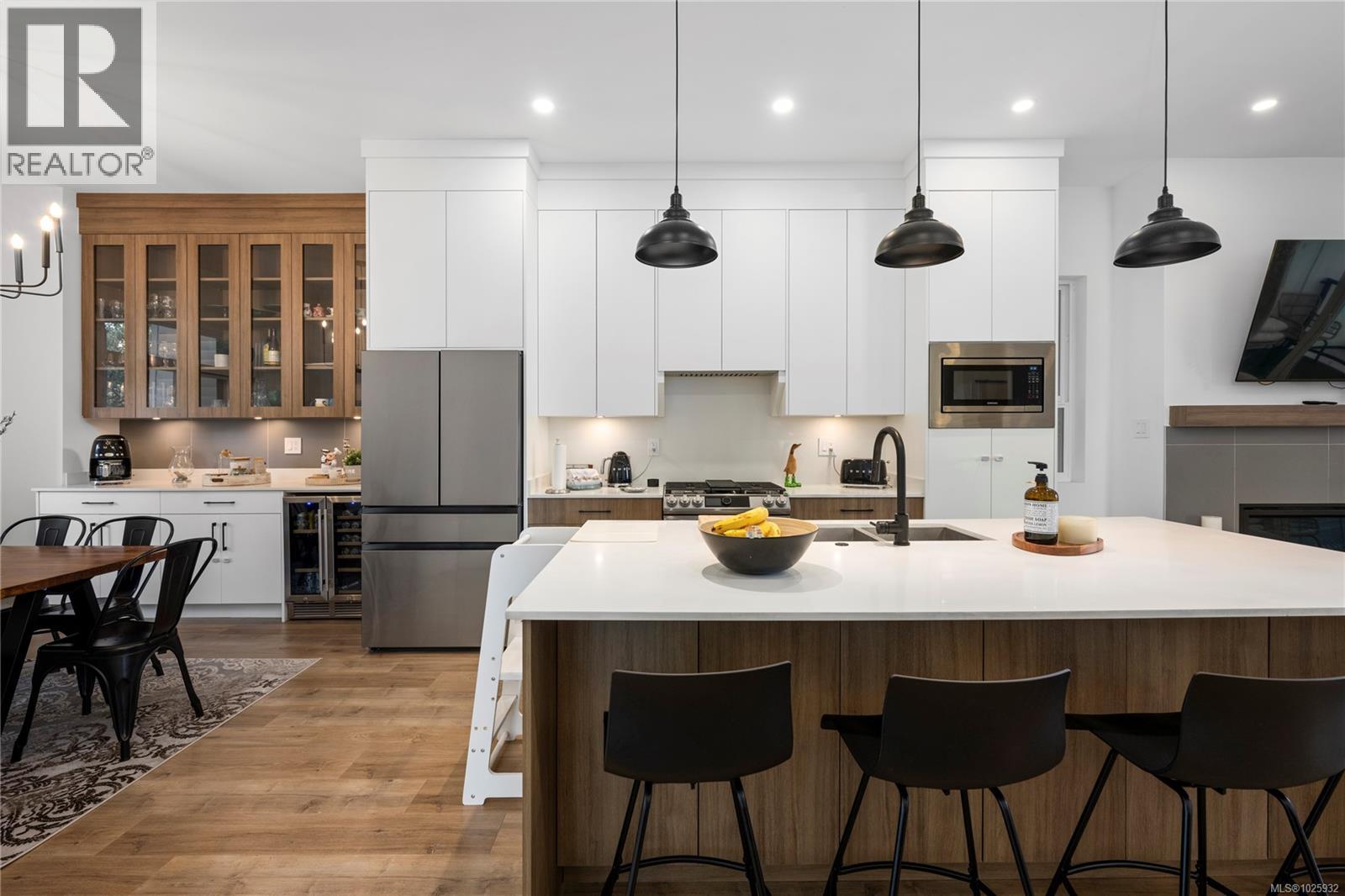 984 HARBOUR VIEW ST - 4