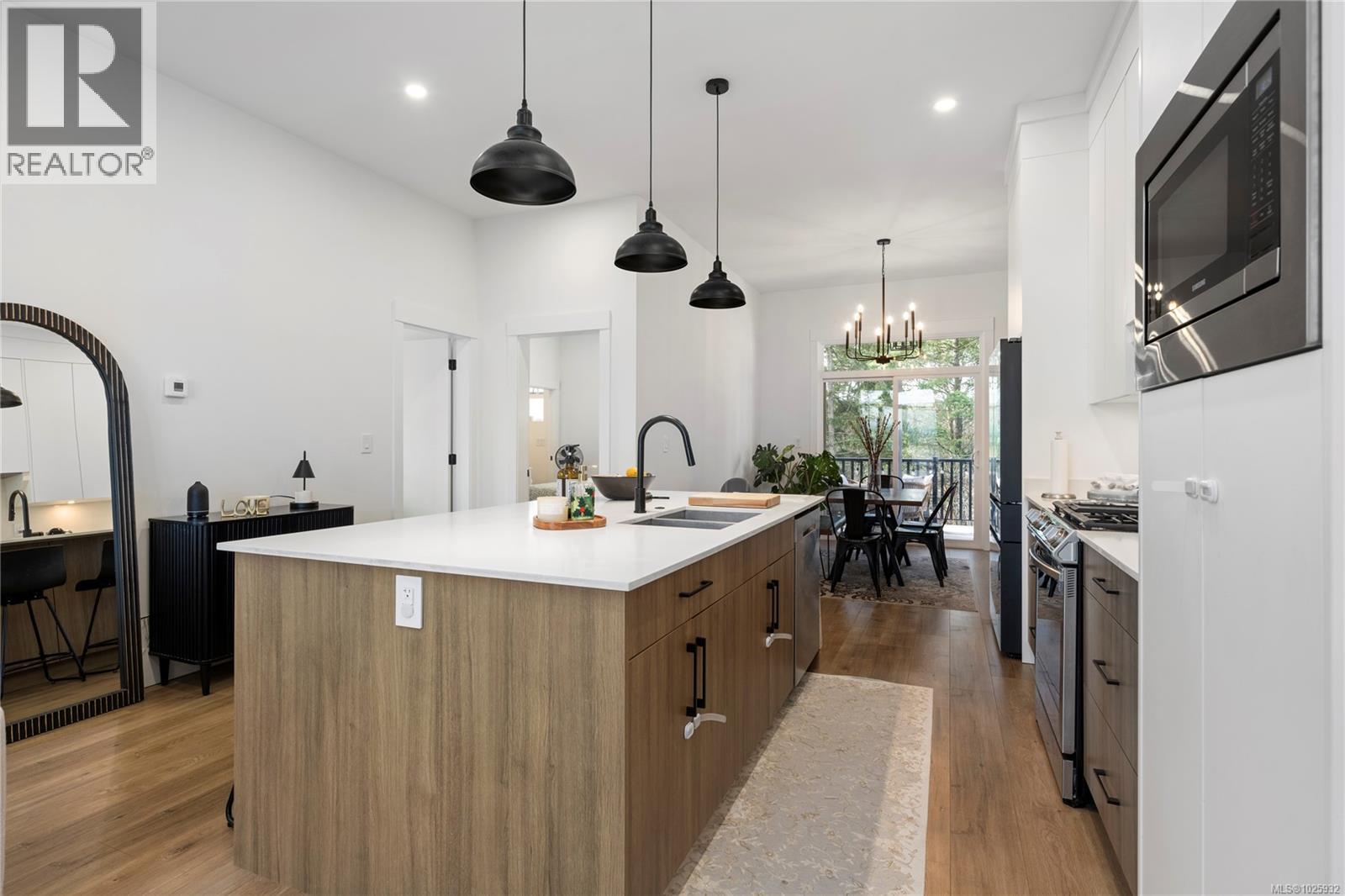 984 HARBOUR VIEW ST - 46