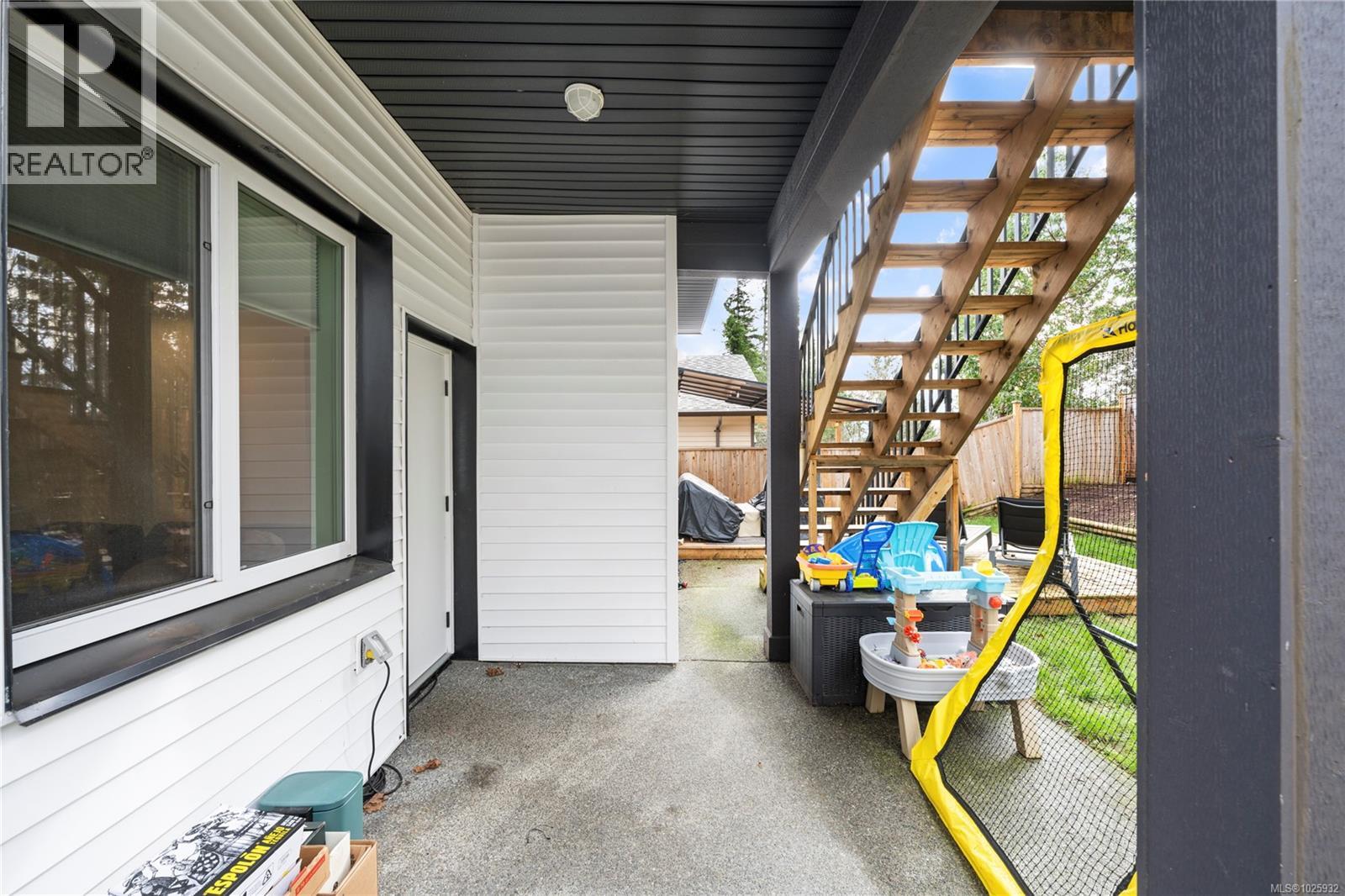 984 HARBOUR VIEW ST - 44