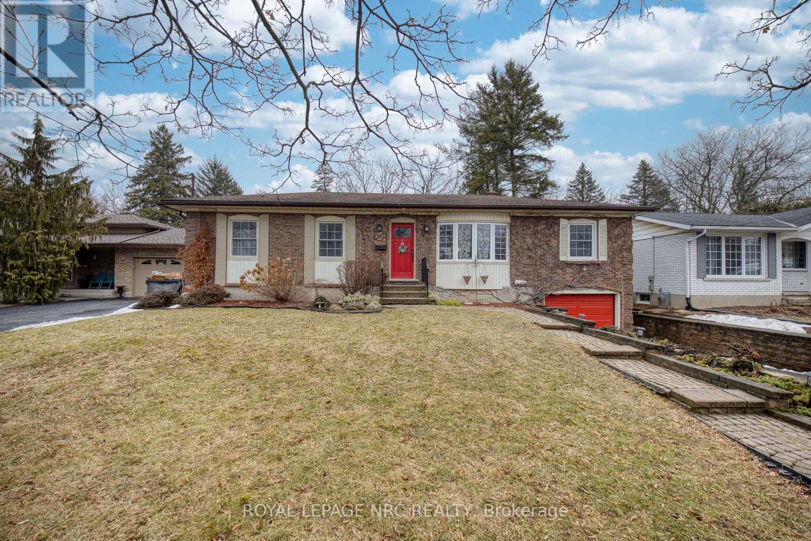 16 ROSEMORE ROAD,St. Catharines (Rykert/Vansickle),,