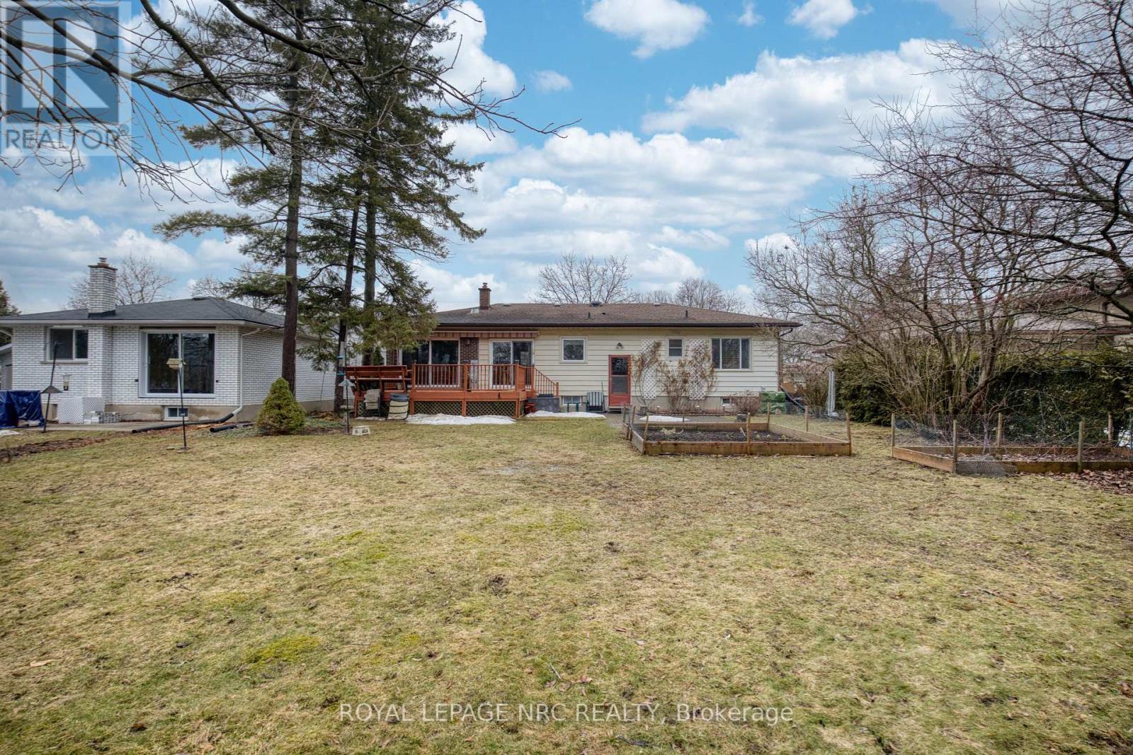 16 ROSEMORE ROAD,St. Catharines (Rykert/Vansickle),,