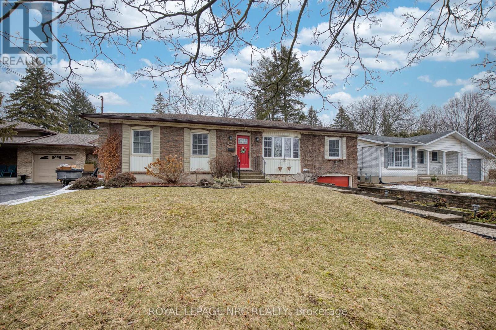 16 ROSEMORE ROAD,St. Catharines (Rykert/Vansickle),,