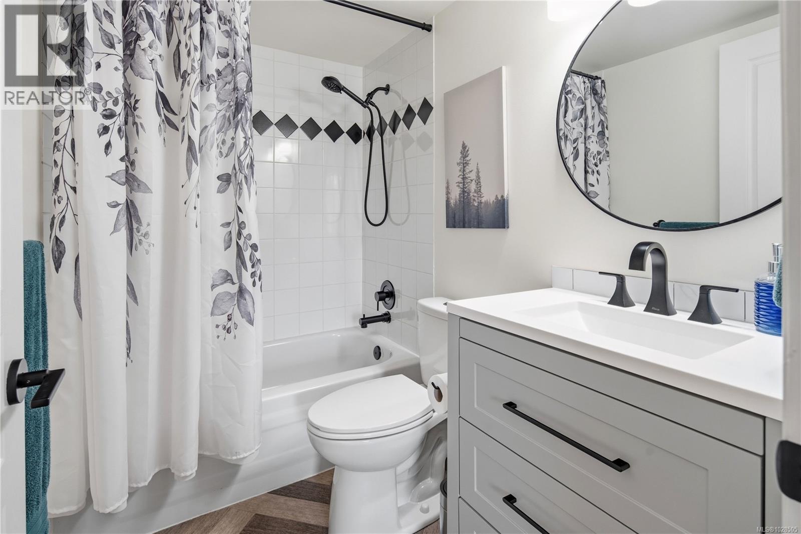 301 898 Vernon Avenue, Saanich