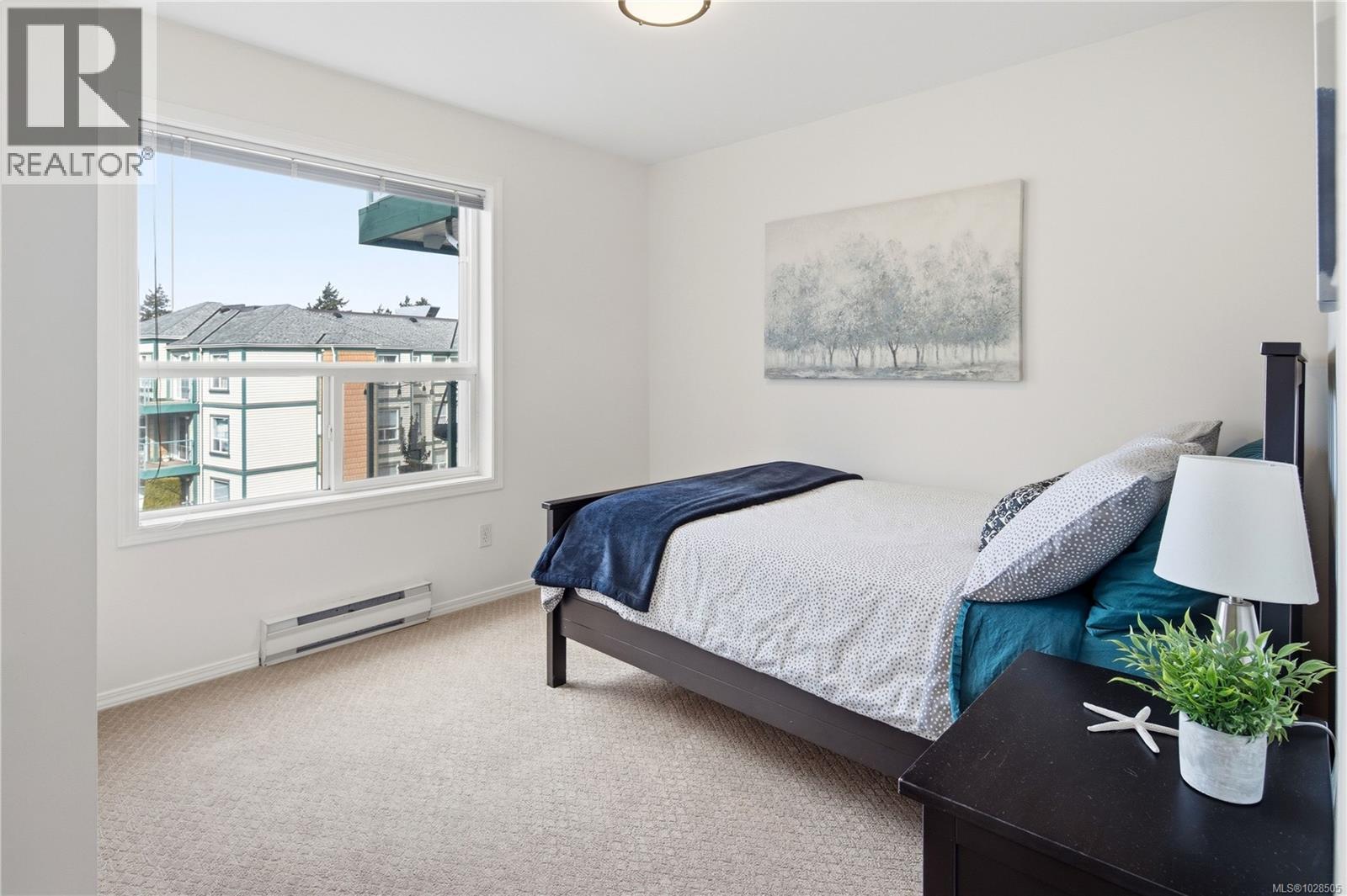 301 898 Vernon Avenue, Saanich