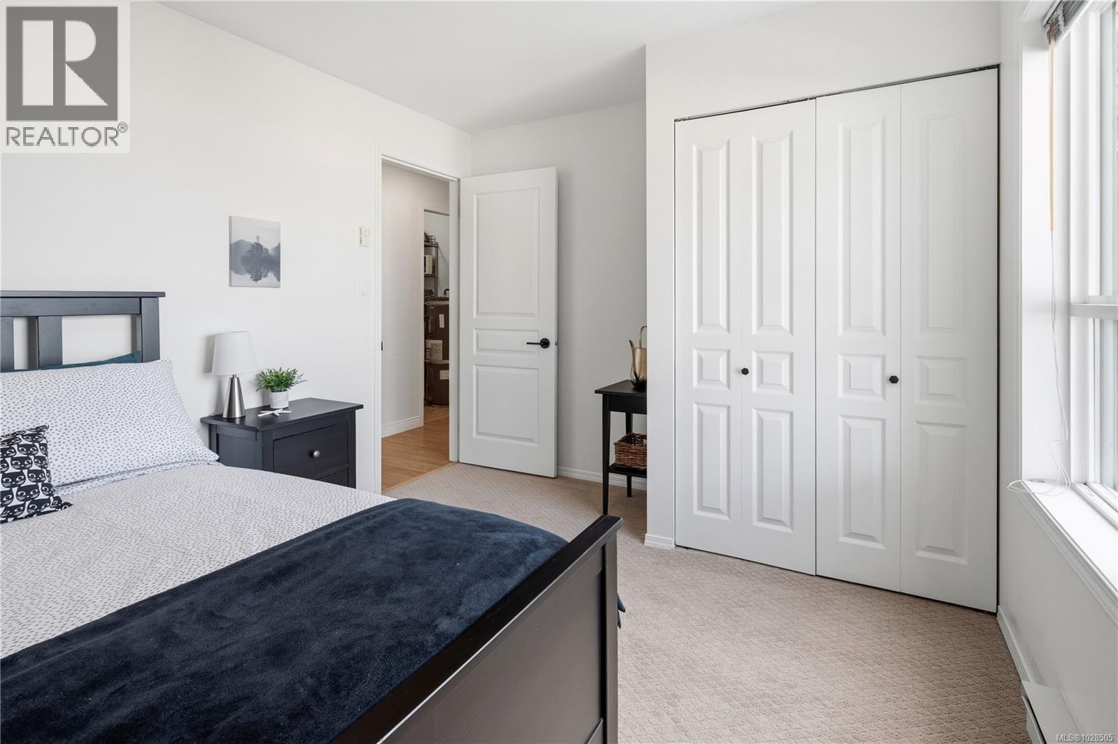 301 898 Vernon Avenue, Saanich