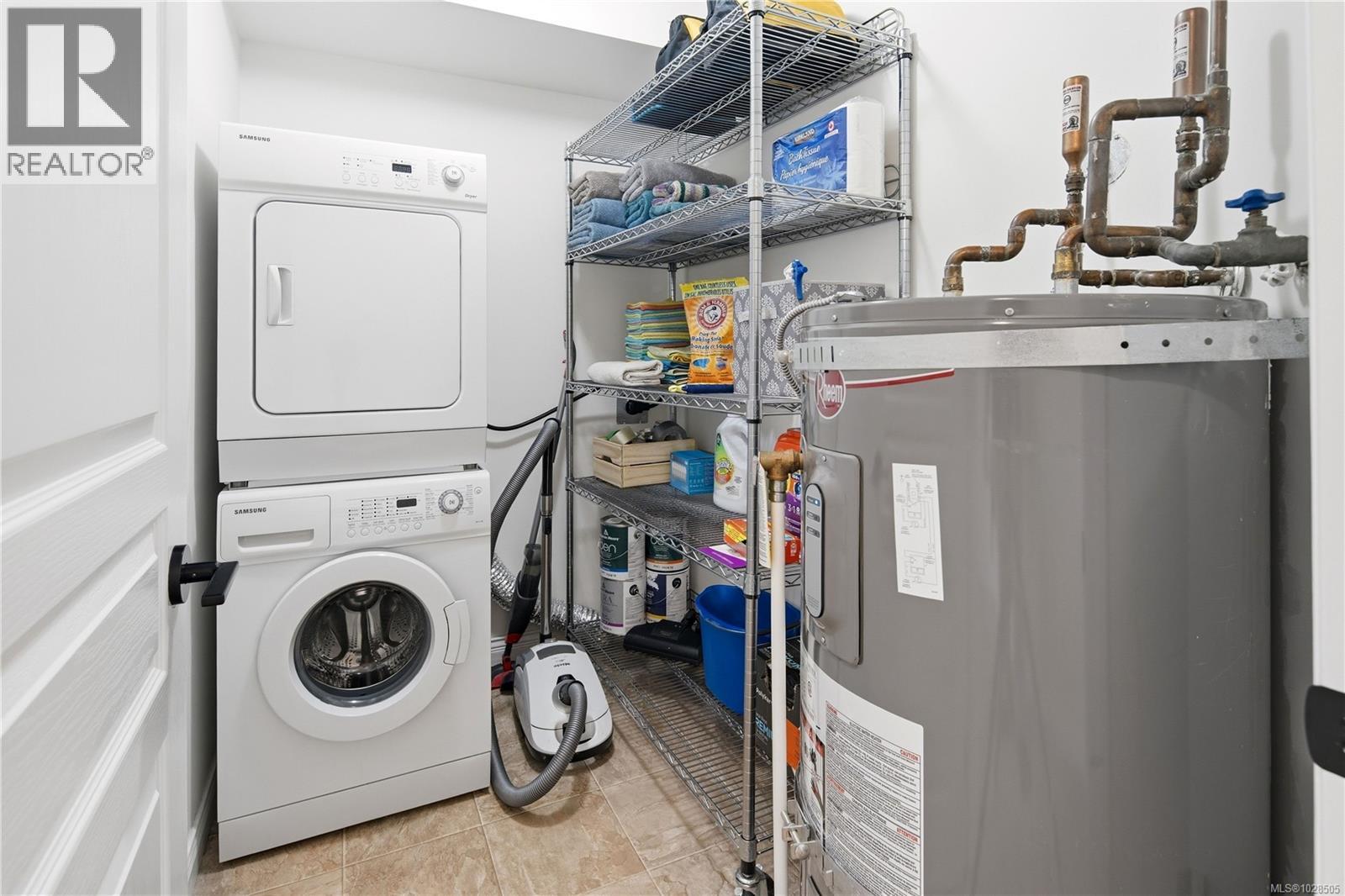 301 898 Vernon Avenue, Saanich