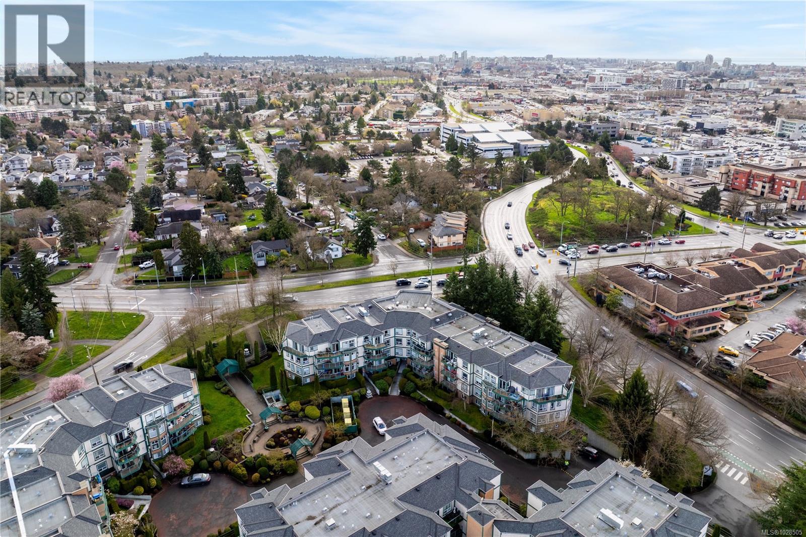 301 898 Vernon Avenue, Saanich