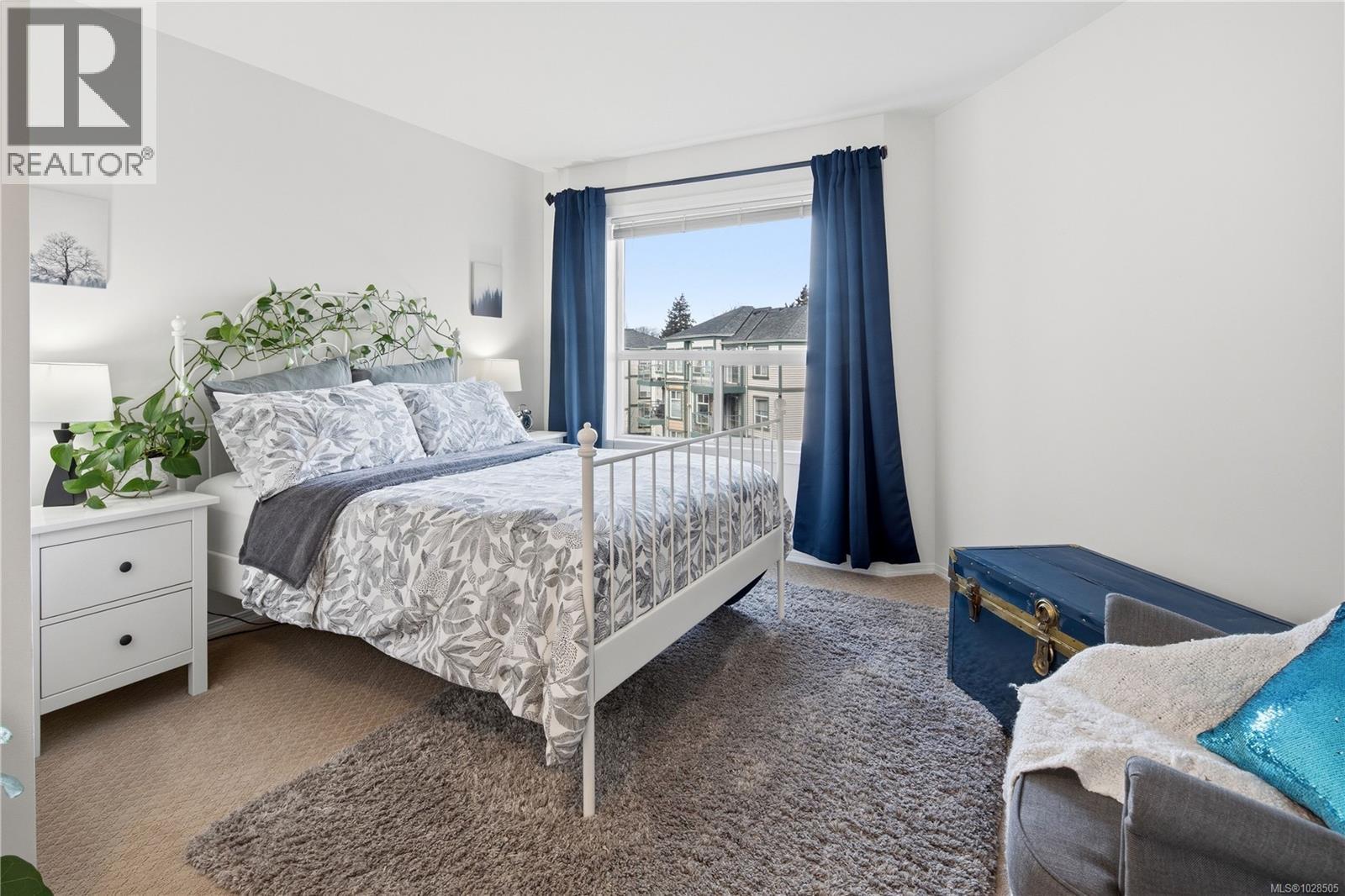 301 898 Vernon Avenue, Saanich