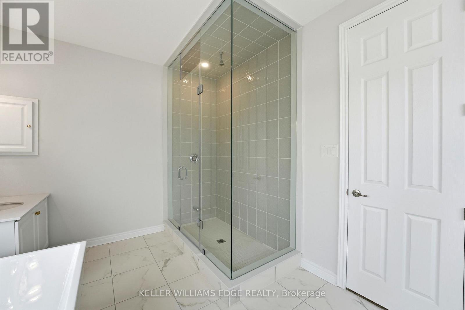 132 SETTLERS ROAD E - 21