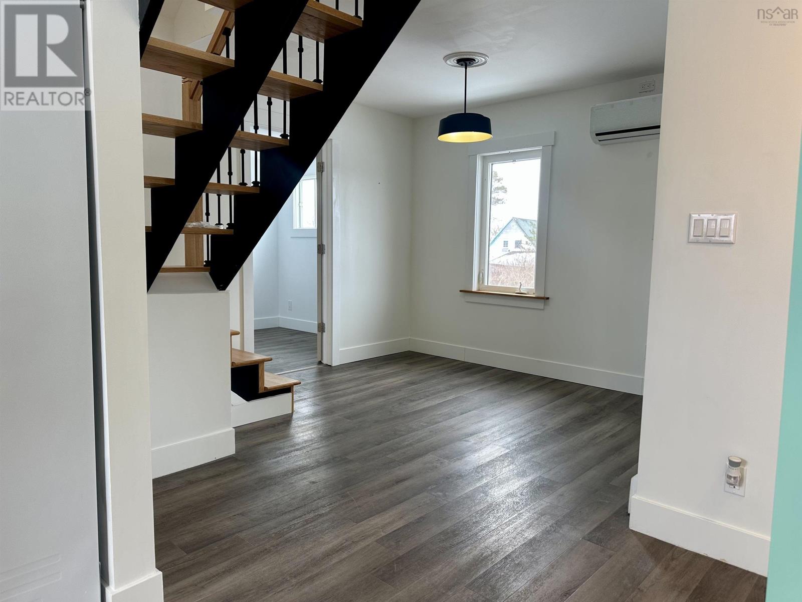 Property 22 of 44 of 11 James Street