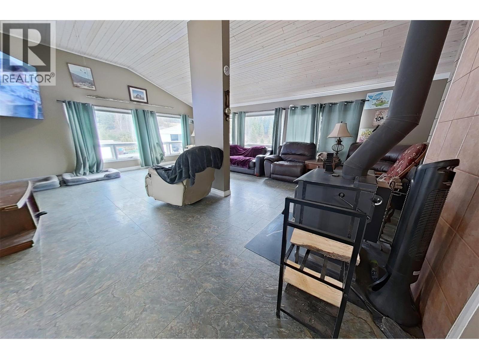 1530 21 Highway, Creston