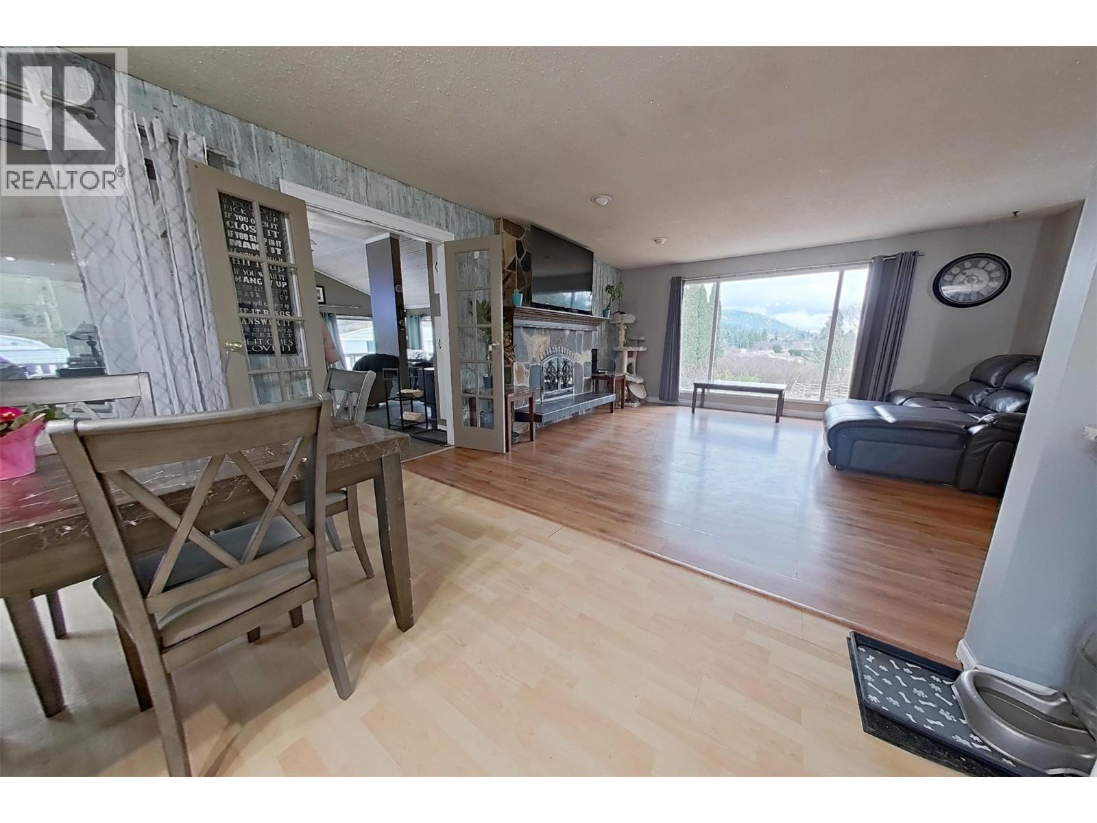 1530 21 Highway, Creston