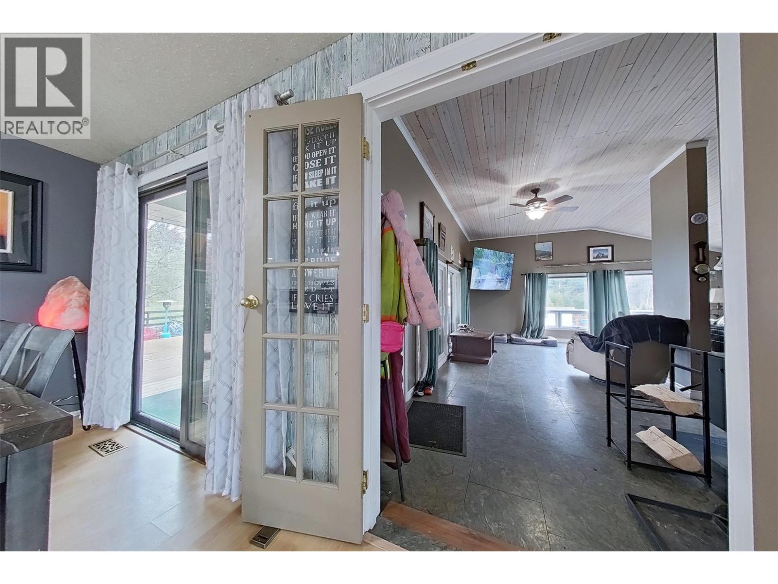 1530 21 Highway, Creston