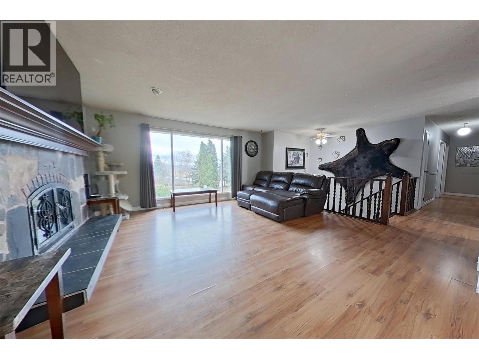 1530 21 Highway, Creston