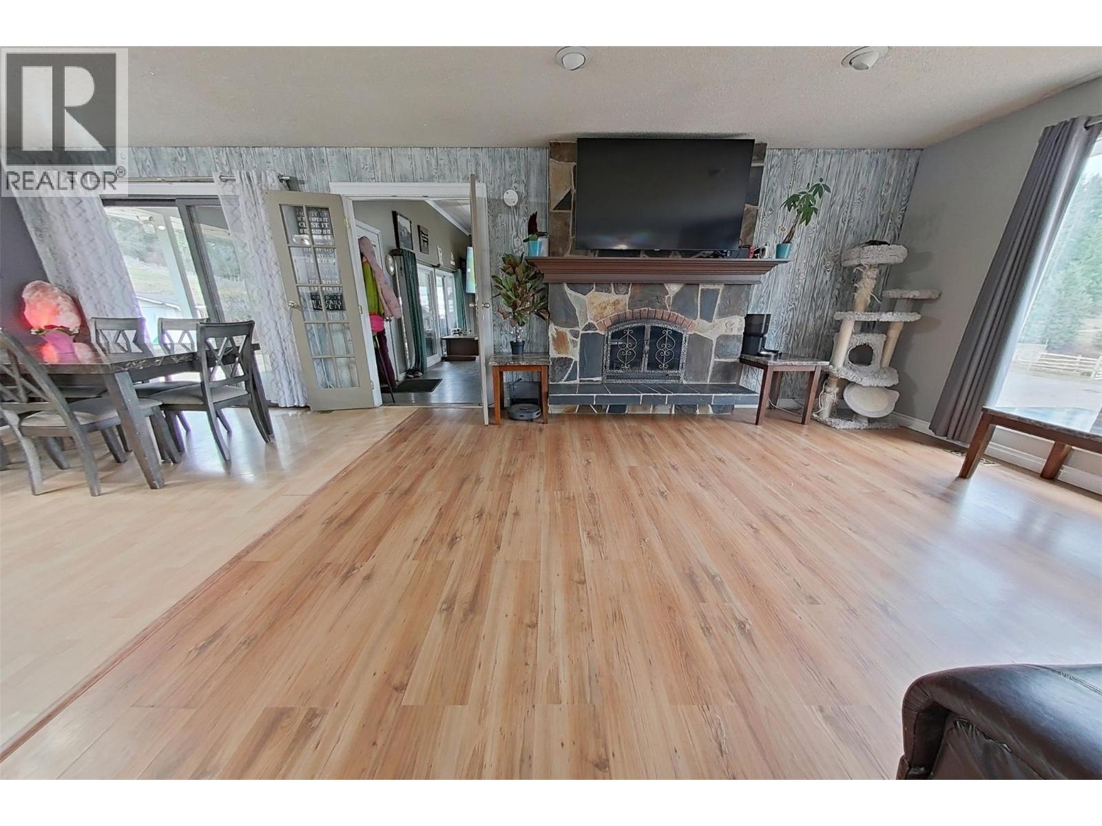 1530 21 Highway, Creston