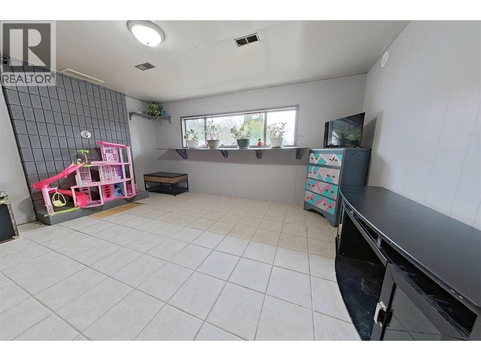 1530 21 Highway, Creston