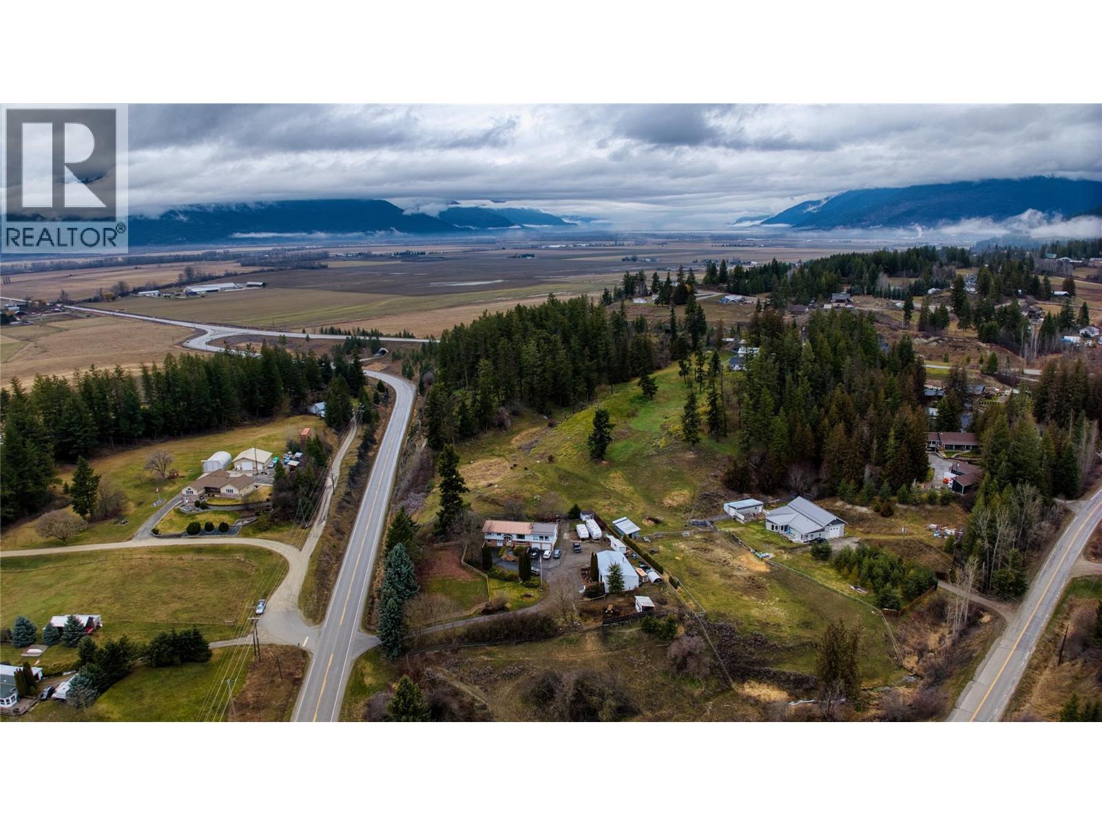 1530 21 Highway, Creston