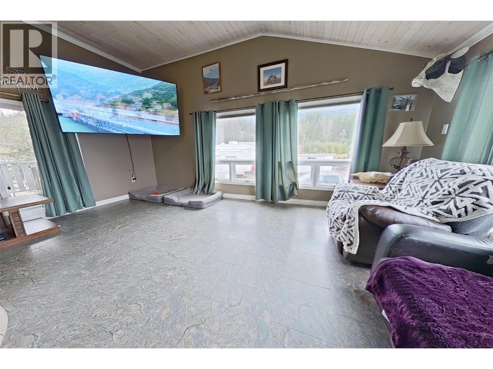 1530 21 Highway, Creston