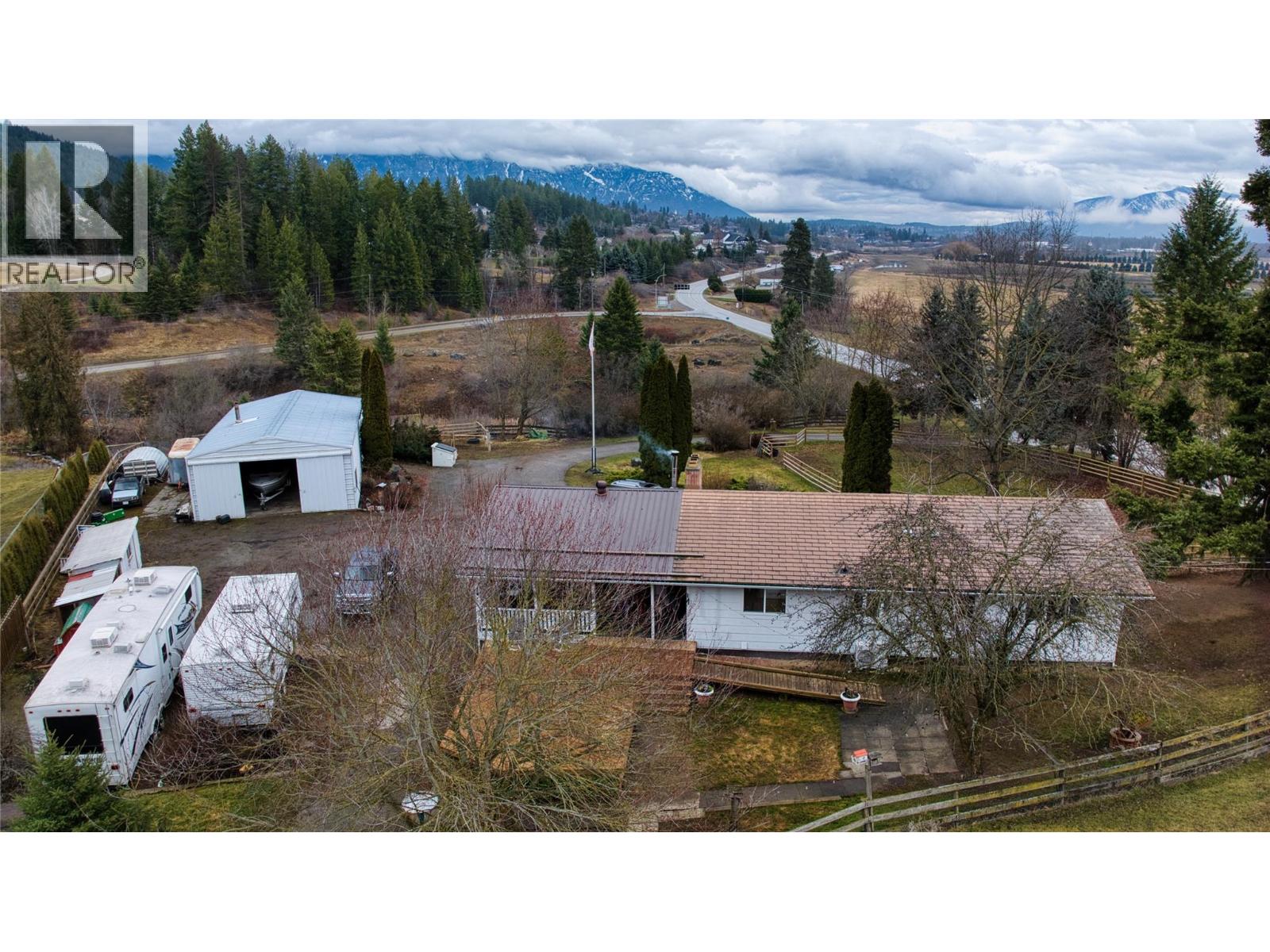 1530 21 Highway, Creston