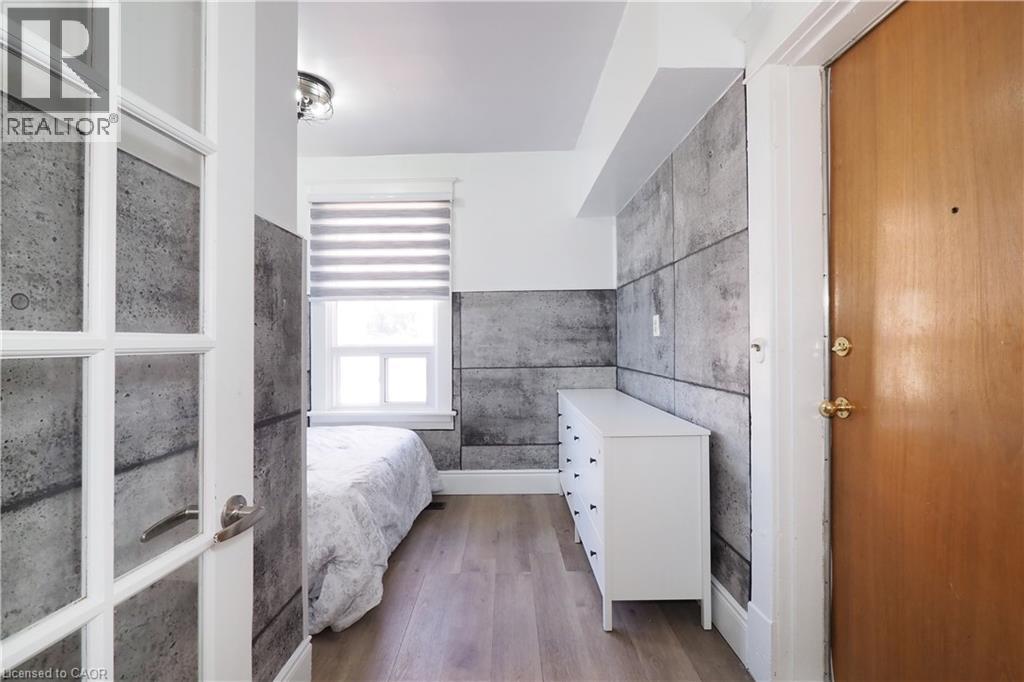 19 PAISLEY HEIGHTS - 20