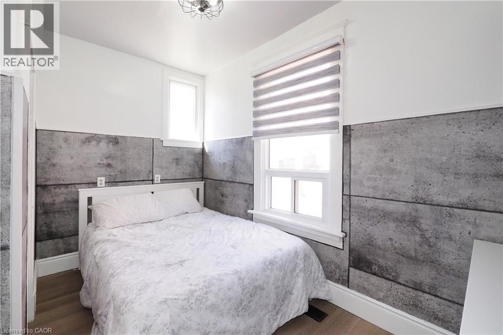 19 PAISLEY HEIGHTS - 21