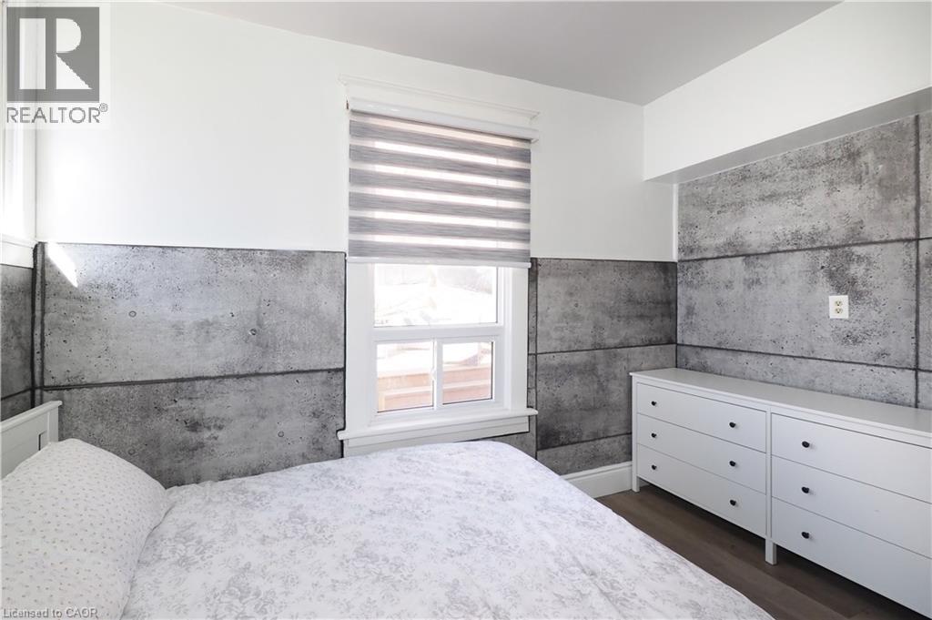 19 PAISLEY HEIGHTS - 23