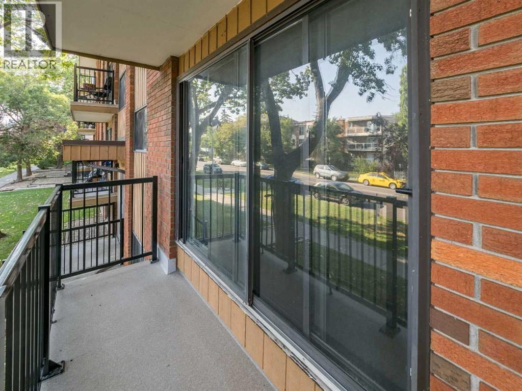 Single Family House for Sale in    Avenue SW Sunalta Calgary 