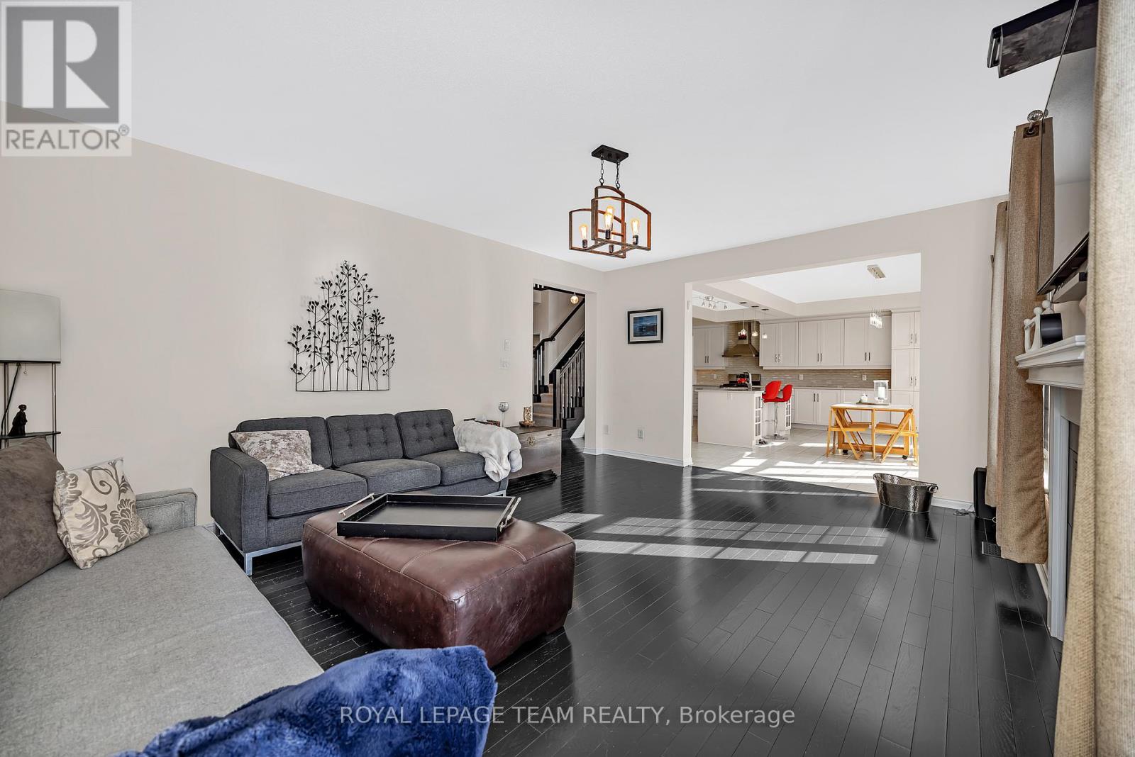 200 KINLOCH COURT - 11