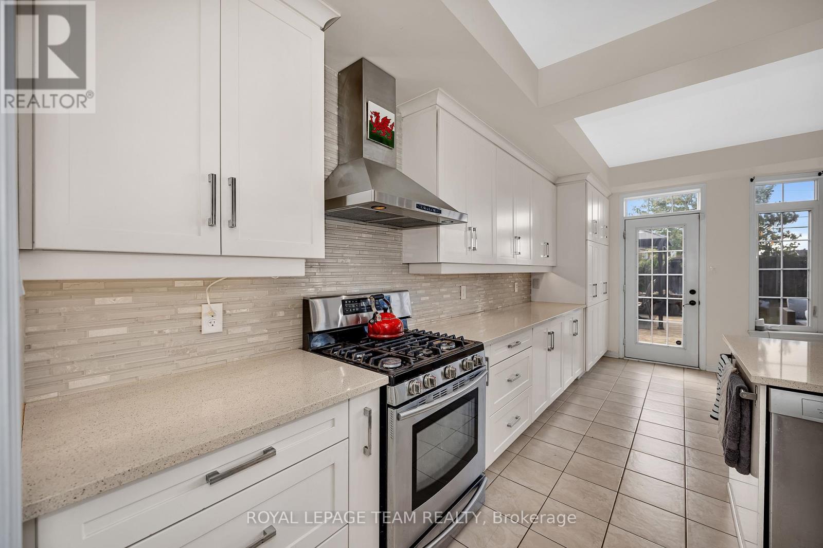 200 KINLOCH COURT - 15